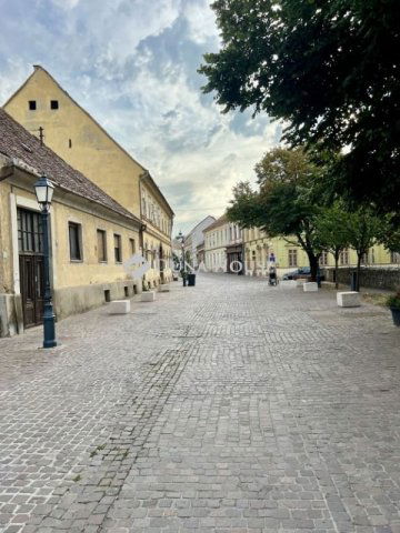 Kiadó téglalakás, albérlet, Pécsett 180 E Ft / hó, 2 szobás