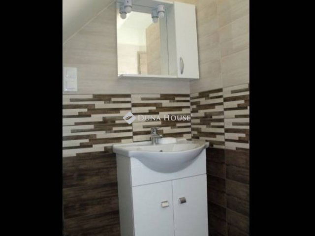 Kiadó téglalakás, albérlet, Pécsett 322 E Ft / hó, 3 szobás