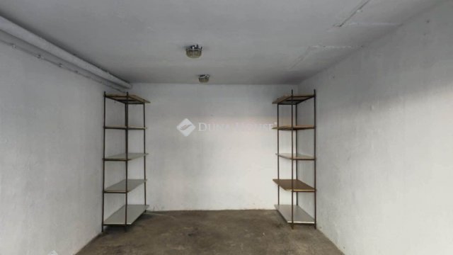Eladó garázs, Debrecenben, Ötvenhatosok terén 15.9 M Ft