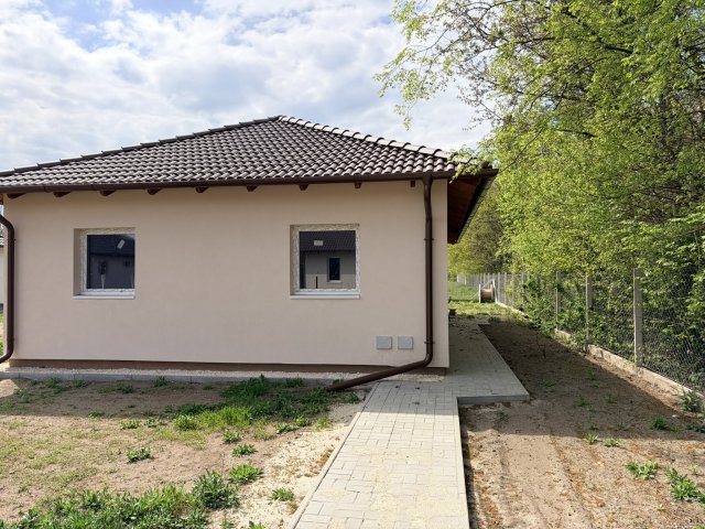 Eladó családi ház, Kiskunlacházán 92.9 M Ft, 3 szobás