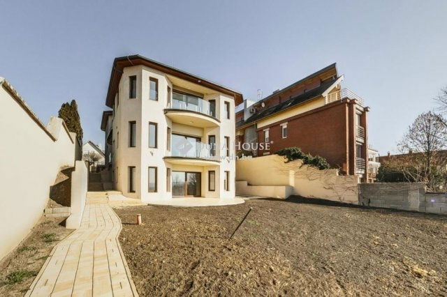 Eladó téglalakás, Budapesten, XI. kerületben 399 M Ft, 8 szobás