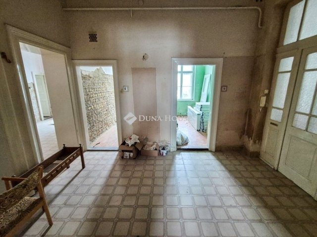 Eladó téglalakás, Ácson 31 M Ft, 3 szobás