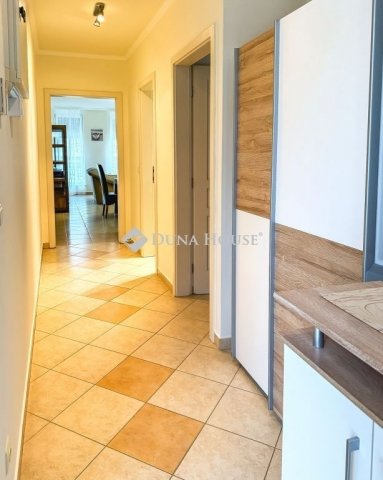 Eladó téglalakás, Siófokon 105.8 M Ft, 2 szobás