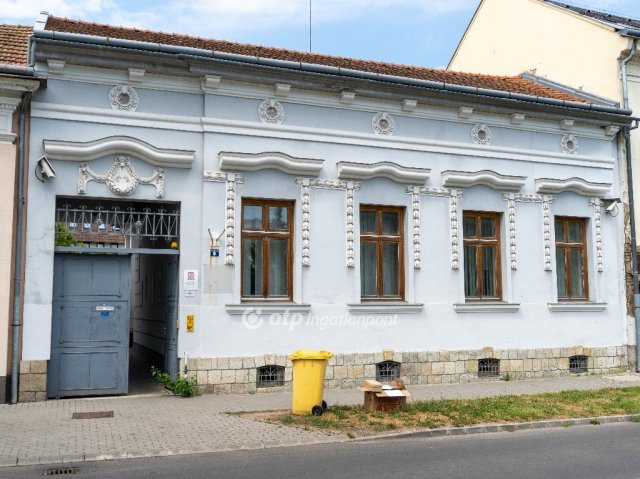 Eladó iroda, Nyíregyházán 150 M Ft, 5 szobás