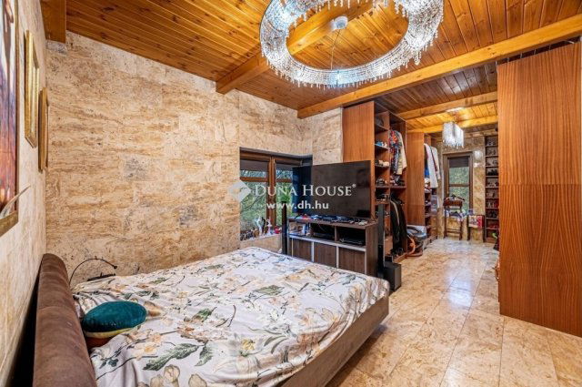 Eladó családi ház, Budajenőn 950 M Ft, 5 szobás