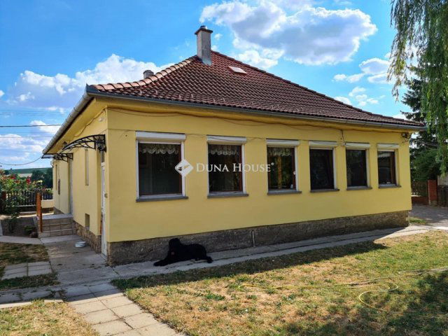 Eladó családi ház, Romonyán 64.99 M Ft, 4 szobás