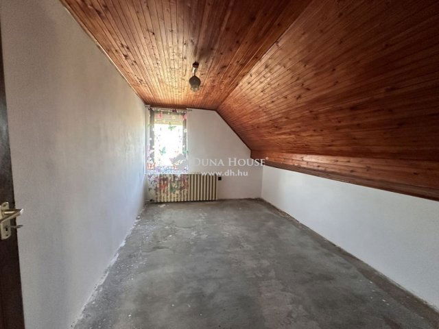 Eladó családi ház, Tamásiban 39.4 M Ft, 7 szobás