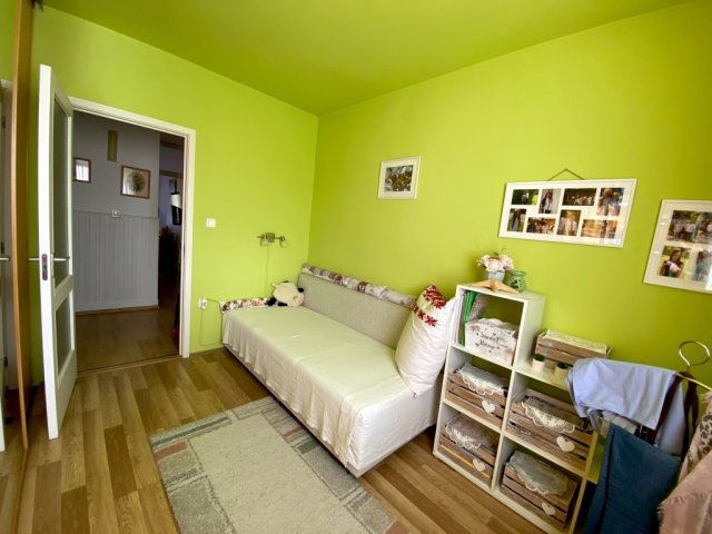 Eladó panellakás, Pécsett 61.9 M Ft, 4 szobás