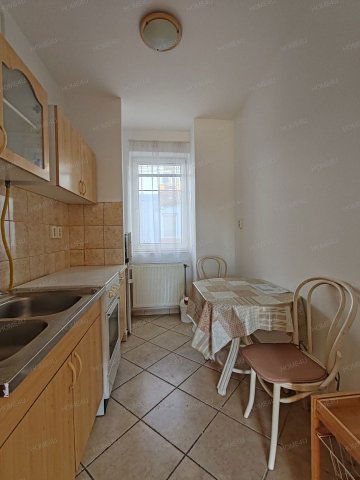 Kiadó téglalakás, albérlet, Szolnokon 140 E Ft / hó, 1+1 szobás