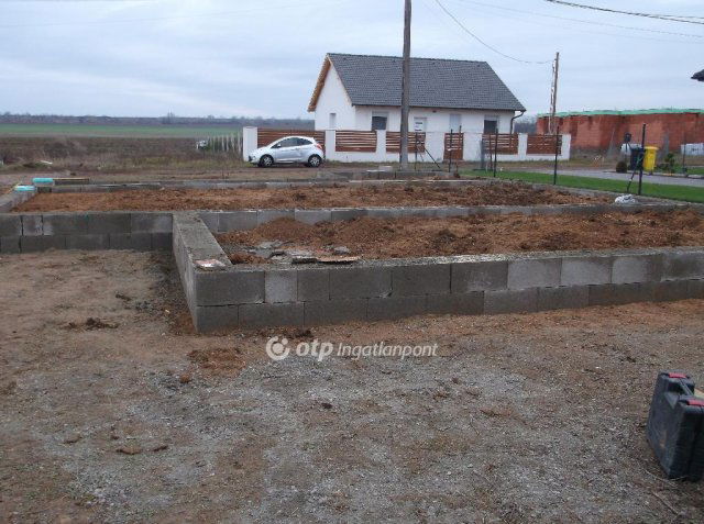 Eladó családi ház, Atkáron 75 M Ft, 3 szobás