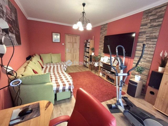 Eladó panellakás, Debrecenben 63.99 M Ft, 3 szobás