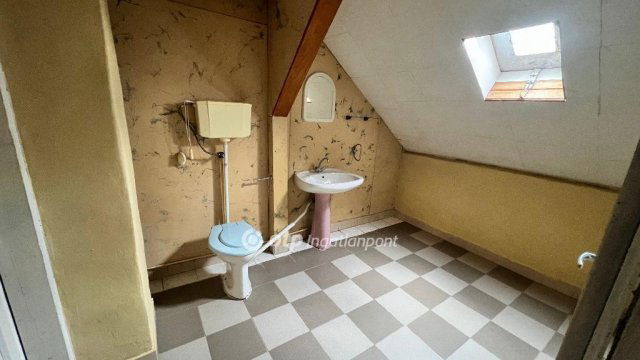 Eladó családi ház, Ugodon 35.9 M Ft, 5 szobás