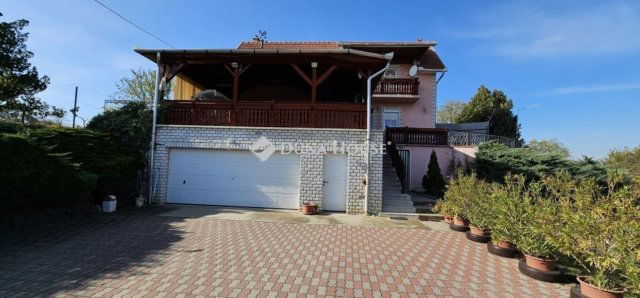 Eladó családi ház, Tápiószecsőn 118.5 M Ft, 2+2 szobás