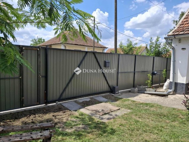 Eladó családi ház, Zsákán 14.8 M Ft, 2 szobás