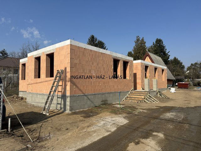 Eladó családi ház, Erdőkertesen 99.89 M Ft, 5 szobás