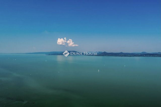 Eladó téglalakás, Balatonfüreden 65 M Ft, 3 szobás