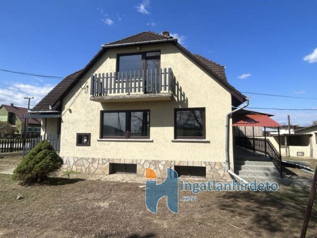 Eladó családi ház, Dombóváron 39.5 M Ft, 6 szobás