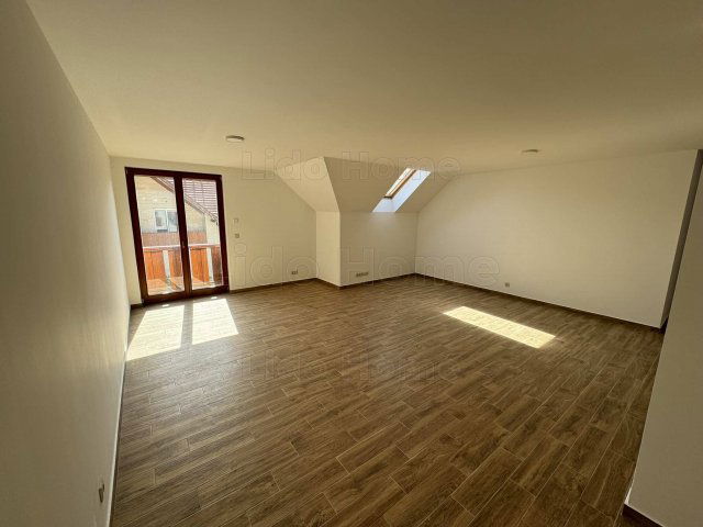 Eladó téglalakás, Zalacsányon 72 M Ft, 6 szobás