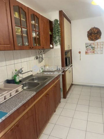 Eladó családi ház, Balatonfűzfőn 76 M Ft, 5 szobás