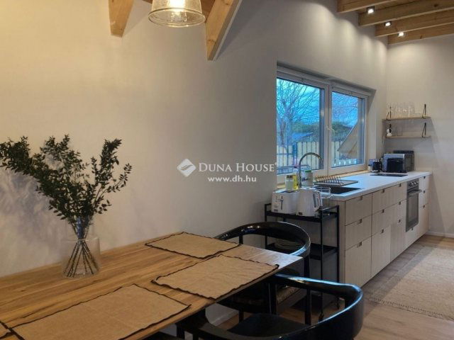 Eladó családi ház, Zebegényben 130 M Ft, 3 szobás