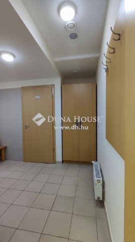 Eladó üzlethelyiség, Budapesten, VI. kerületben 190 M Ft