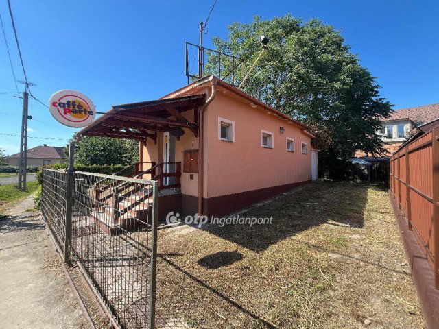 Eladó üzlethelyiség, Berettyóújfaluban 29.9 M Ft