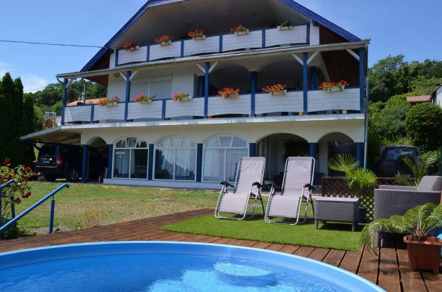 Eladó családi ház, Balatongyörökön 330 M Ft, 8 szobás