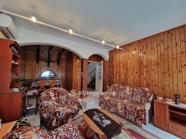 Eladó ikerház, Kisújszálláson 45 M Ft, 2+2 szobás