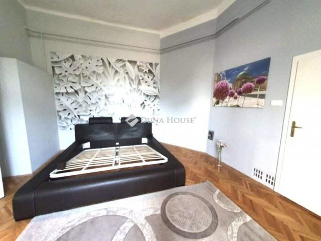 Eladó téglalakás, Pécsett 52.5 M Ft, 2 szobás