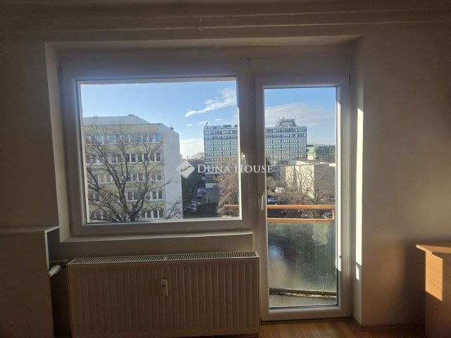 Eladó téglalakás, Pécsett 39.99 M Ft, 1 szobás