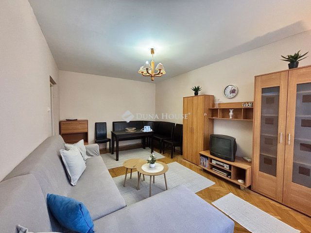 Eladó panellakás, Tatabányán 37.5 M Ft, 2 szobás