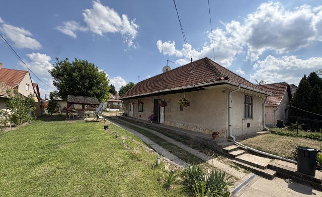 Eladó családi ház, Pécelen 39.8 M Ft, 2 szobás