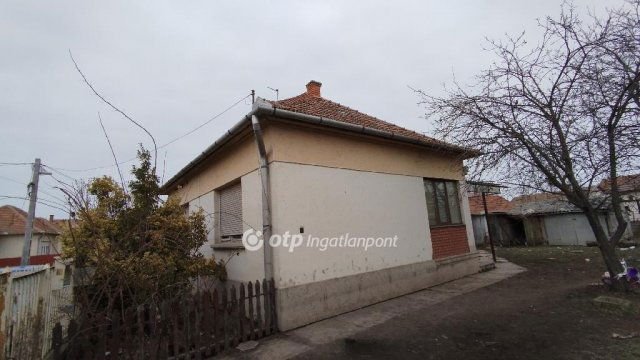 Eladó családi ház, Jászárokszálláson 19.5 M Ft, 2 szobás
