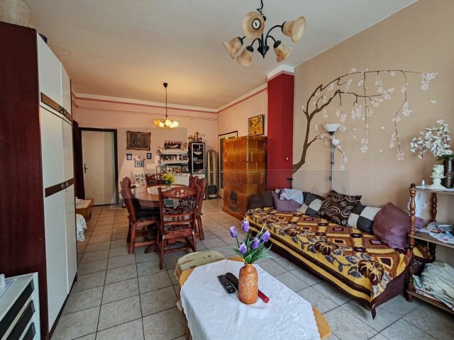 Eladó családi ház, Zsombón 55 M Ft, 3 szobás