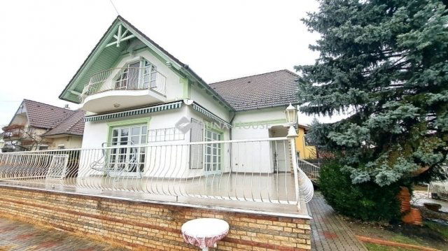 Eladó családi ház, Dunakeszin 199.5 M Ft, 7 szobás