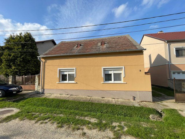 Eladó családi ház, Szelestén 37 M Ft, 4+1 szobás