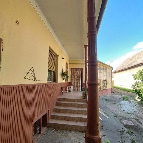 Eladó családi ház, Véménden 26.9 M Ft, 6 szobás