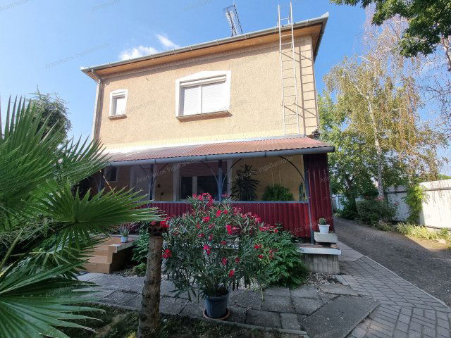 Eladó családi ház, Gyulán 74.99 M Ft, 5 szobás