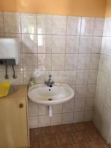 Eladó ipari ingatlan, Cegléden 220 M Ft / költözzbe.hu