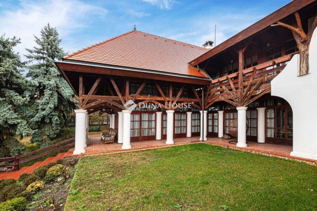 Eladó családi ház, Velencén, Fő utcában 249 M Ft, 1 szobás