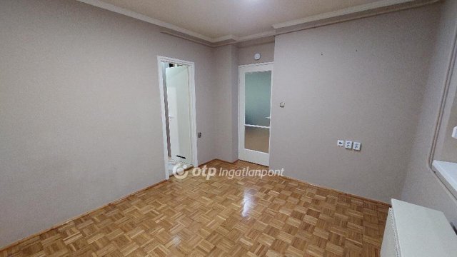 Eladó téglalakás, Kisújszálláson 28.99 M Ft, 2 szobás