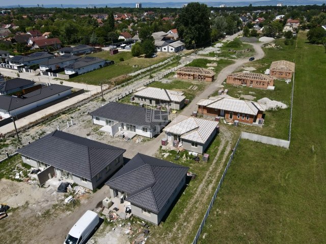 Eladó családi ház, Siófokon 84.9 M Ft, 4 szobás