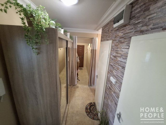 Eladó téglalakás, Szegeden 62 M Ft, 3 szobás