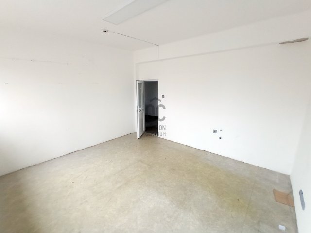 Kiadó ipari ingatlan, Nyíregyházán 105 E Ft / hó