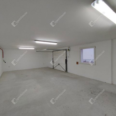Kiadó ipari ingatlan, Pápán 65 E Ft / hó / költözzbe.hu