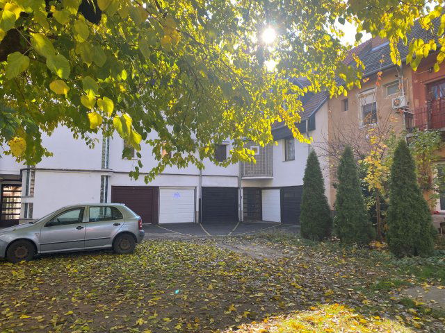 Eladó garázs, Kiskunhalason 0.03 M Ft / költözzbe.hu