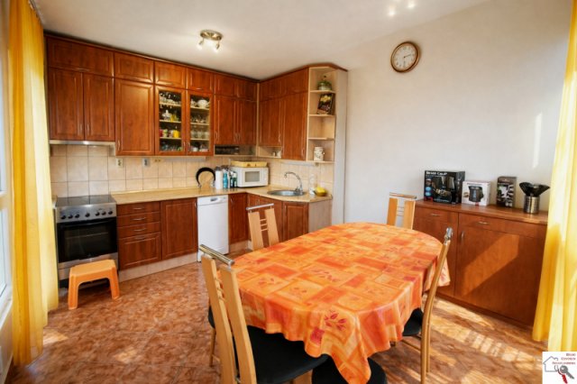 Eladó panellakás, Pécsett 62.9 M Ft, 3+1 szobás