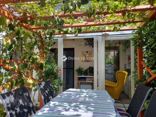 Eladó téglalakás, Sukorón 94.5 M Ft, 3 szobás