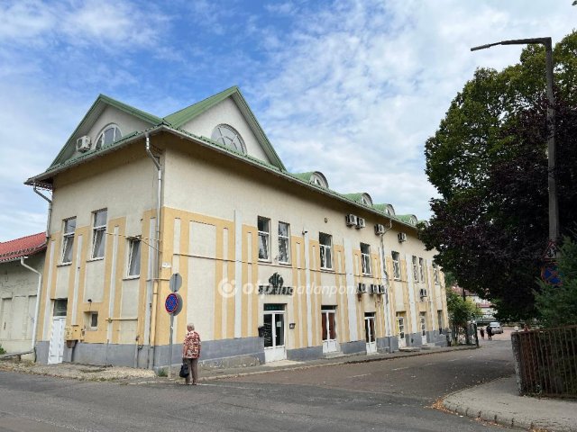Eladó üzlethelyiség, Salgótarjánban 209.9 M Ft, 15+3 szobás