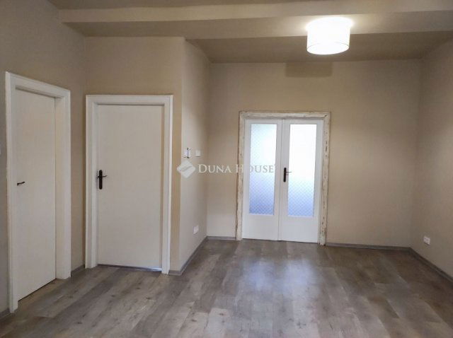 Eladó téglalakás, Budapesten, XX. kerületben 62.5 M Ft, 3 szobás